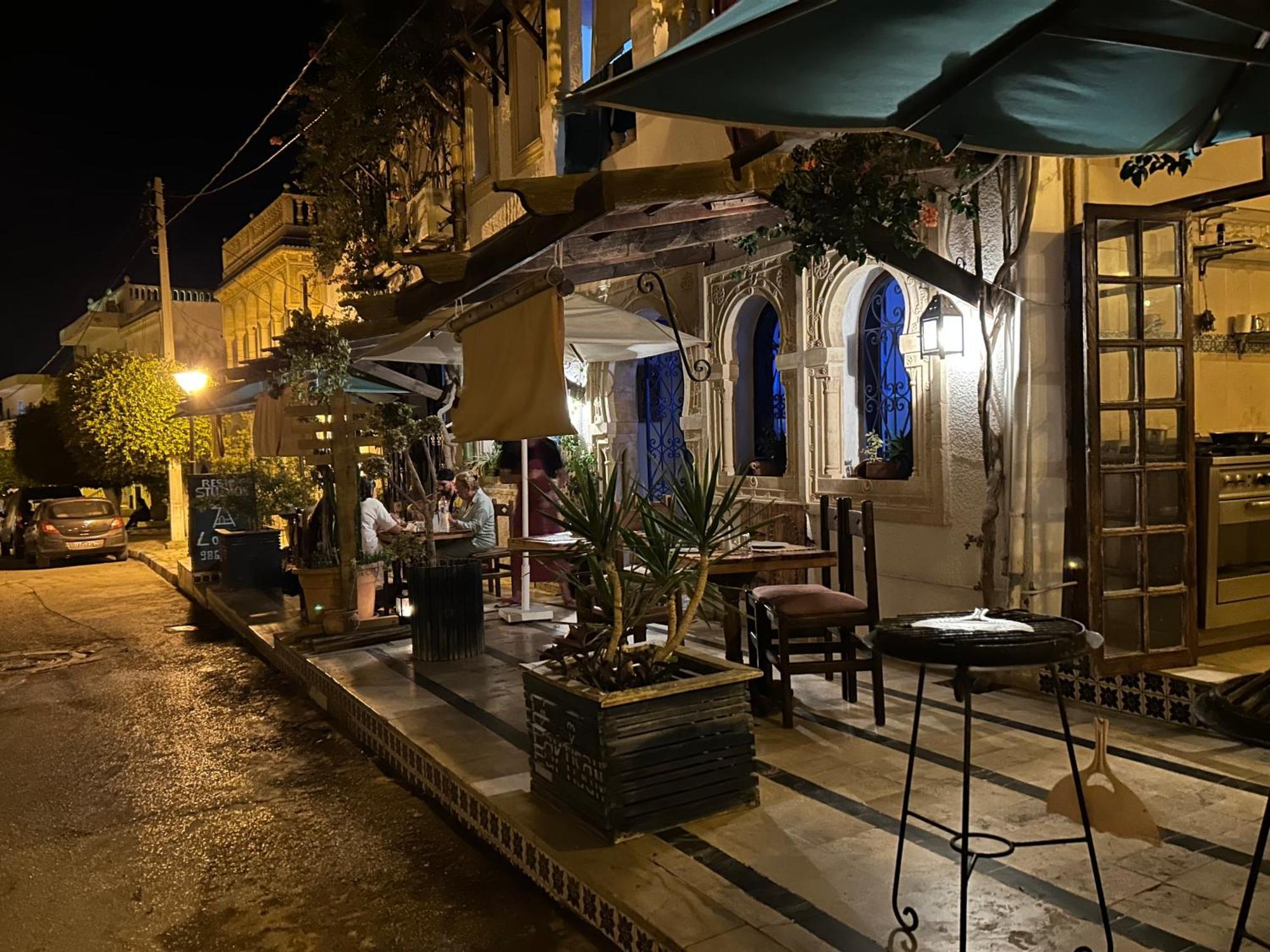 L'Artisan Hotel Harqalah Екстериор снимка