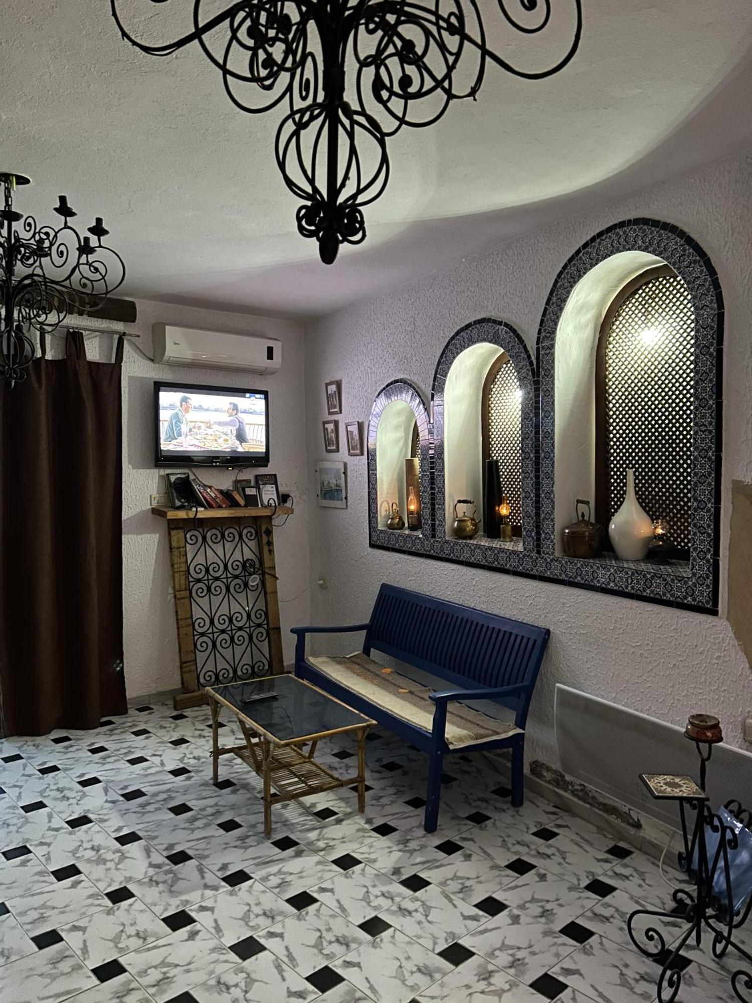 L'Artisan Hotel Harqalah Екстериор снимка