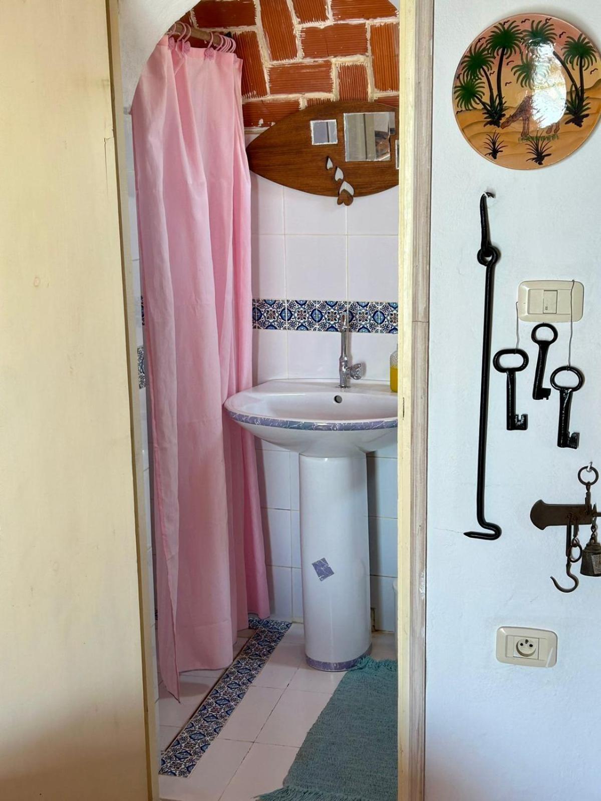 L'Artisan Hotel Harqalah Екстериор снимка