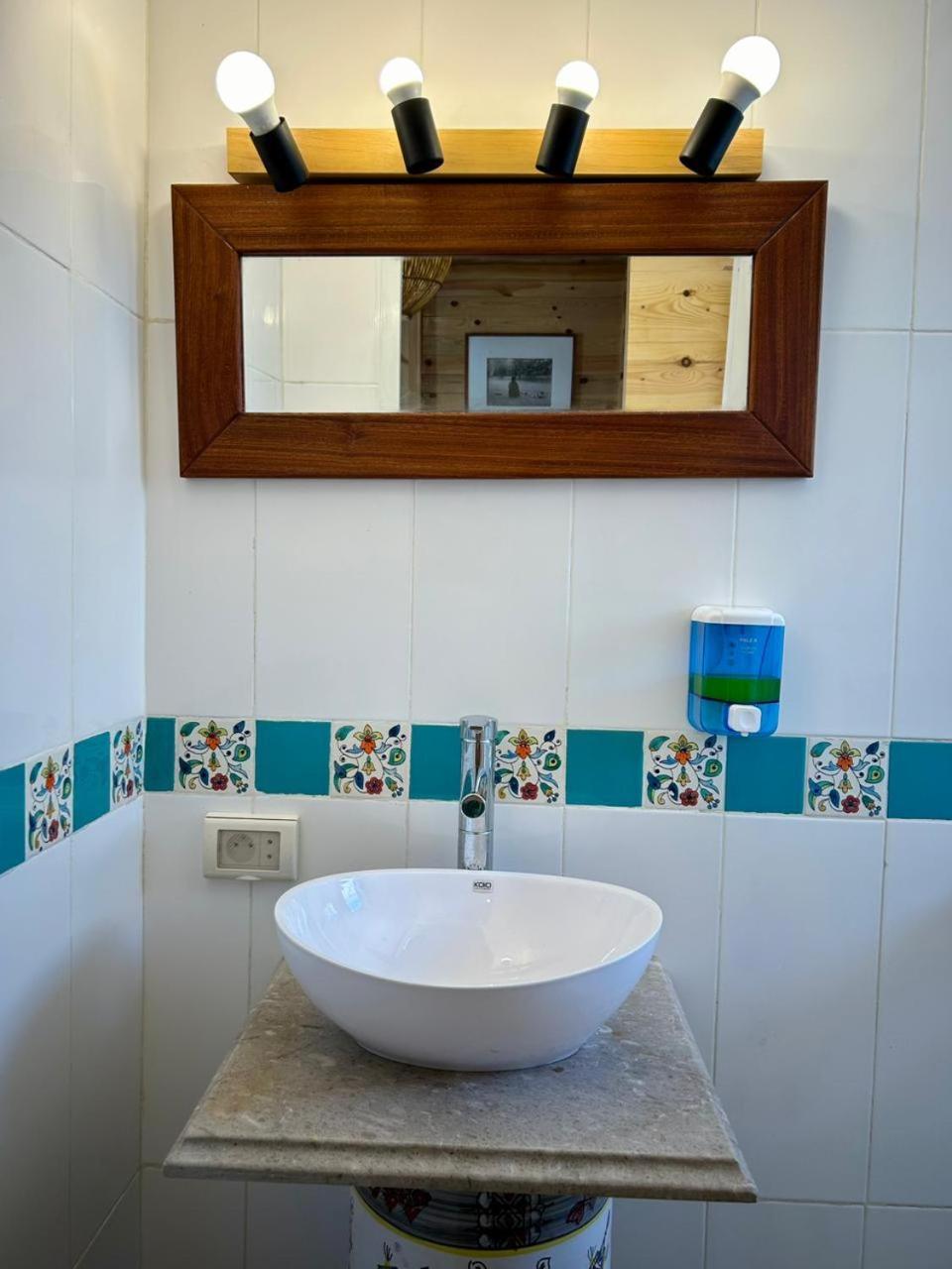 L'Artisan Hotel Harqalah Екстериор снимка