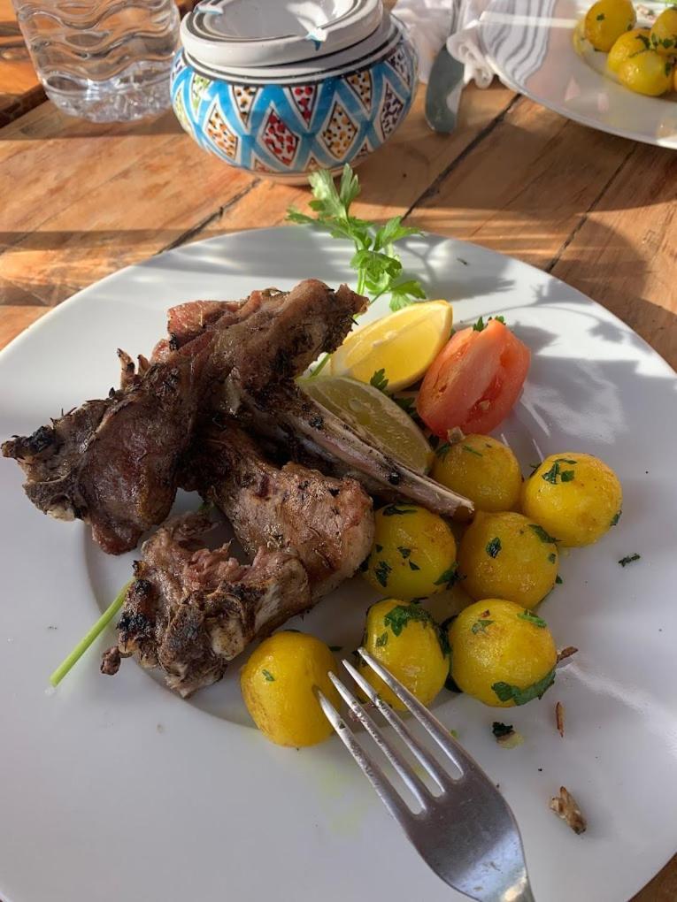 L'Artisan Hotel Harqalah Екстериор снимка