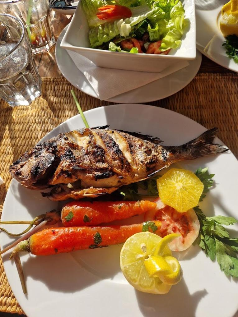 L'Artisan Hotel Harqalah Екстериор снимка
